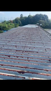 レインボーの屋根塗装🏳️‍🌈
本日終了❗️あとはH鋼のみ👍

写真はビフォーアフターです