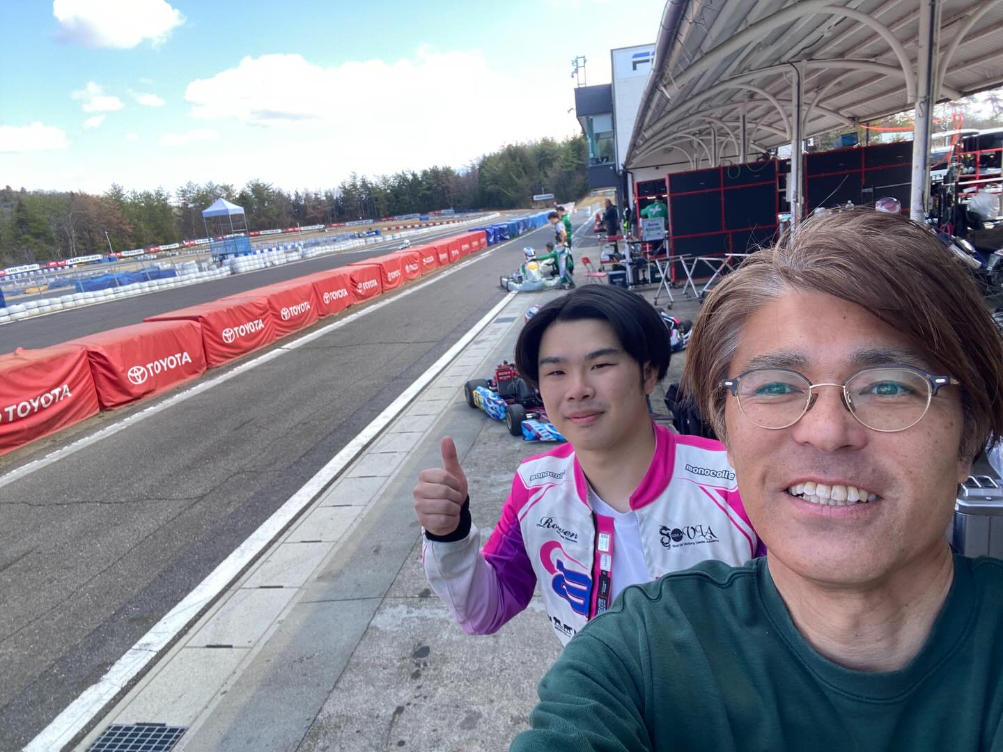 フェスティカ瑞浪さんに行ってきました〜❗️
タイム計測器をお借りしてたので、直接返却しに。瑞浪さんありがとうございます😭

コースを見学してたら、よく見るドライバーに声をかけられたので、2ショット🥰🥰
誰かわかりますか〜？😆