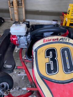 【レンタルカート情報】
最速マシンとして、最近人気の30号車ですが、、、
クラッシュして、エンジン大破しました😭😭😭

新エンジンを搭載！しましたが、これまで通り速いとは限りません🥺
明日の3時間耐久レースに大きく影響しそうです