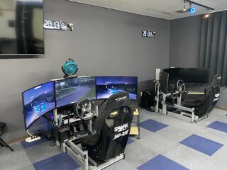 レインボー🌈から車で８分！
桑名市星川にレーシングシュミレーターのお店があります！

　シュミレーター施設《 SHO-RISE 》！

さっそくご挨拶に行ってきました😆
ガンバレルーヤの2人も来たらしいですよ😳