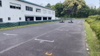 今年はゴールデンウイークに来てくれました！
92歳の元気なお婆様！
レンタルカートでサーキットを走る
間違いなく立派なドライバーです☺️
車の免許はお持ちでなく、80を超えてからカートを始めました。
見習いたいですね☺️