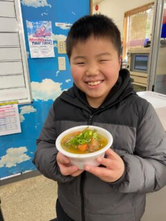 明けましておめでとうございます🐎
2026年も馬のように颯爽と駆け抜けたい！
レインボースポーツをよろしくお願いします🌈

さっそくたくさんのお客様にご来店いただいてます☺️

特製豚汁イベントは無料配布、無くなり次第終了となってます
2.3.4日まで！